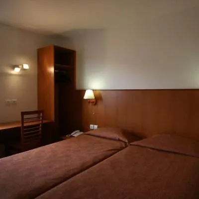 מלון Brit Confort Centre 3*