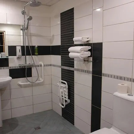 Brit Confort Centre Hotell 3*