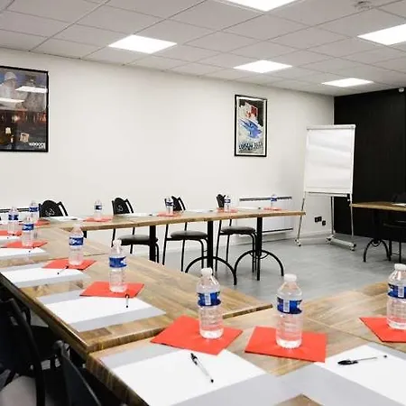 Brit Confort Centre Hotell 3*