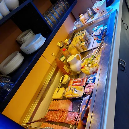 Brit Confort Centre Готель