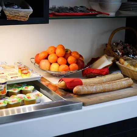 Brit Confort Centre Готель Руан