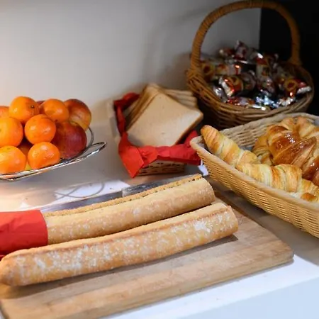 Brit Confort Centre Готель