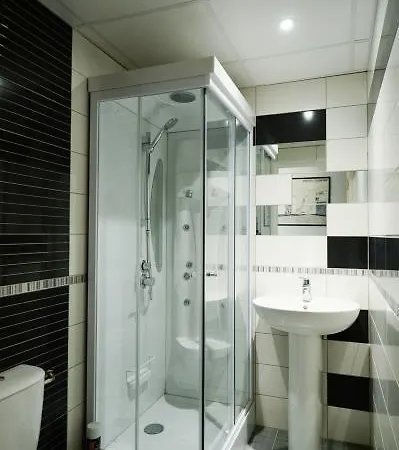 Brit Confort Centre Hotel 2*