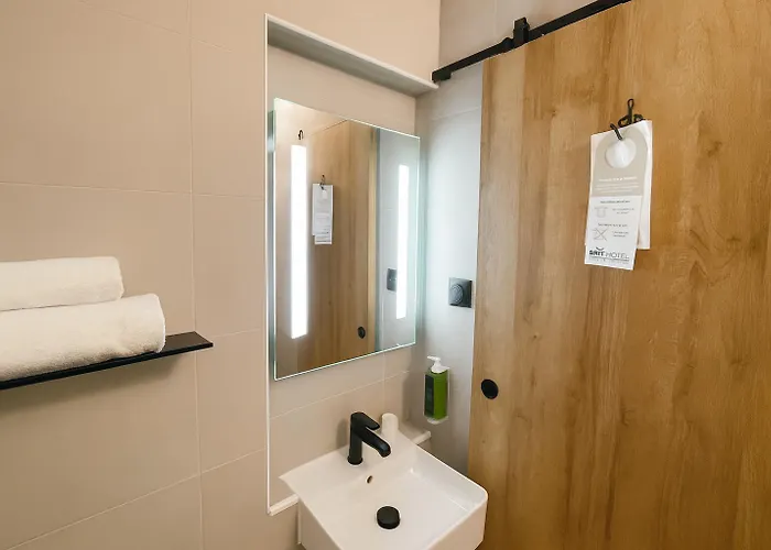 Brit Confort Centre Hotel 3*