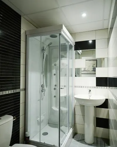 Brit Confort Centre Hotel 3*